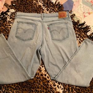 Levi boyfriend light wash jean.. size 33